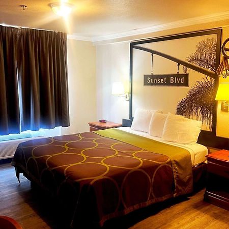 Мотель Super 8 By Wyndham Hollywood/La Area Лос-Анджелес Екстер'єр фото