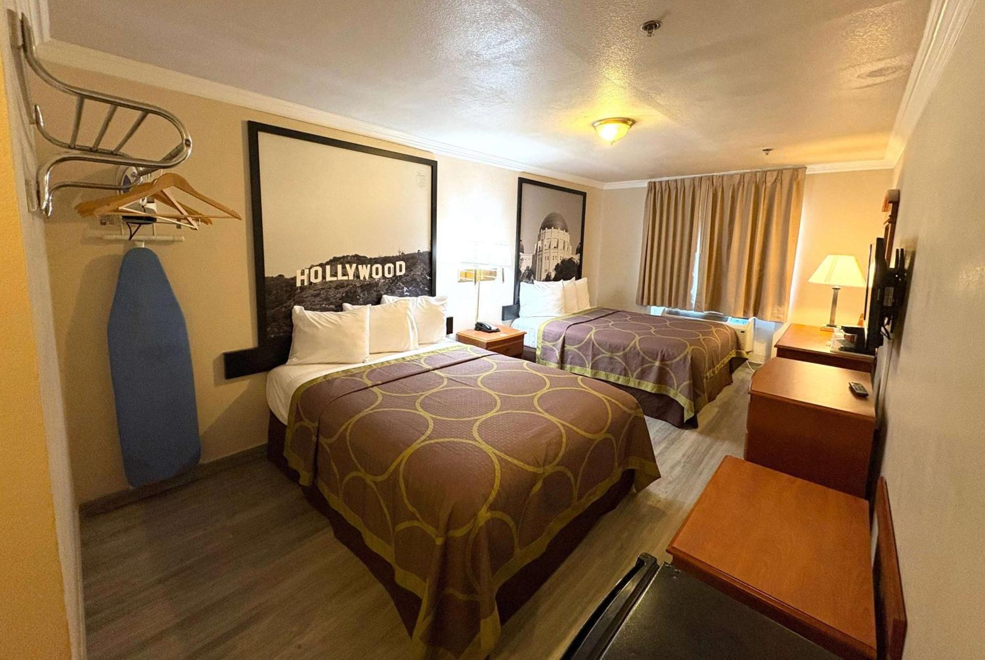 Мотель Super 8 By Wyndham Hollywood/La Area Лос-Анджелес Екстер'єр фото