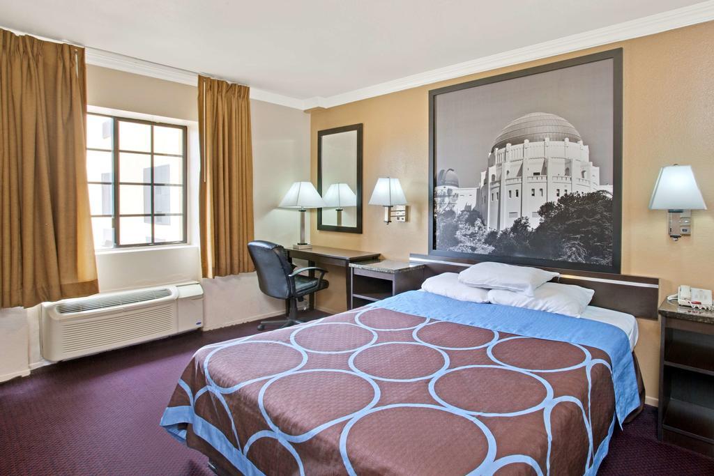Мотель Super 8 By Wyndham Hollywood/La Area Лос-Анджелес Екстер'єр фото